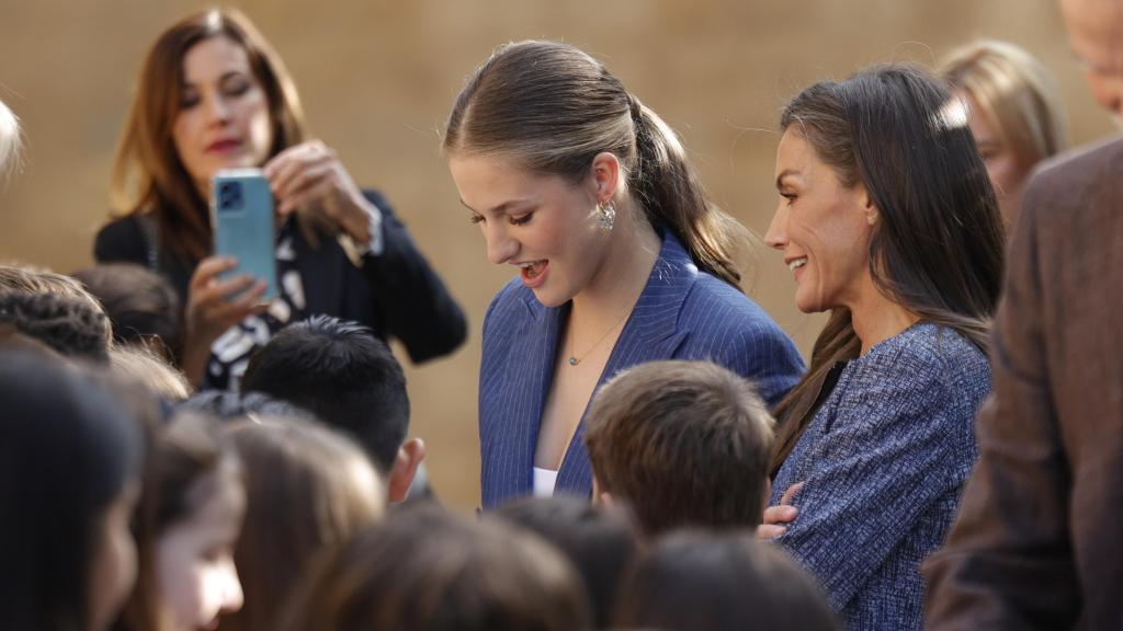La princesa de Asturias y de Viana recibe un baño de multitudes en su visita a Navarra.
