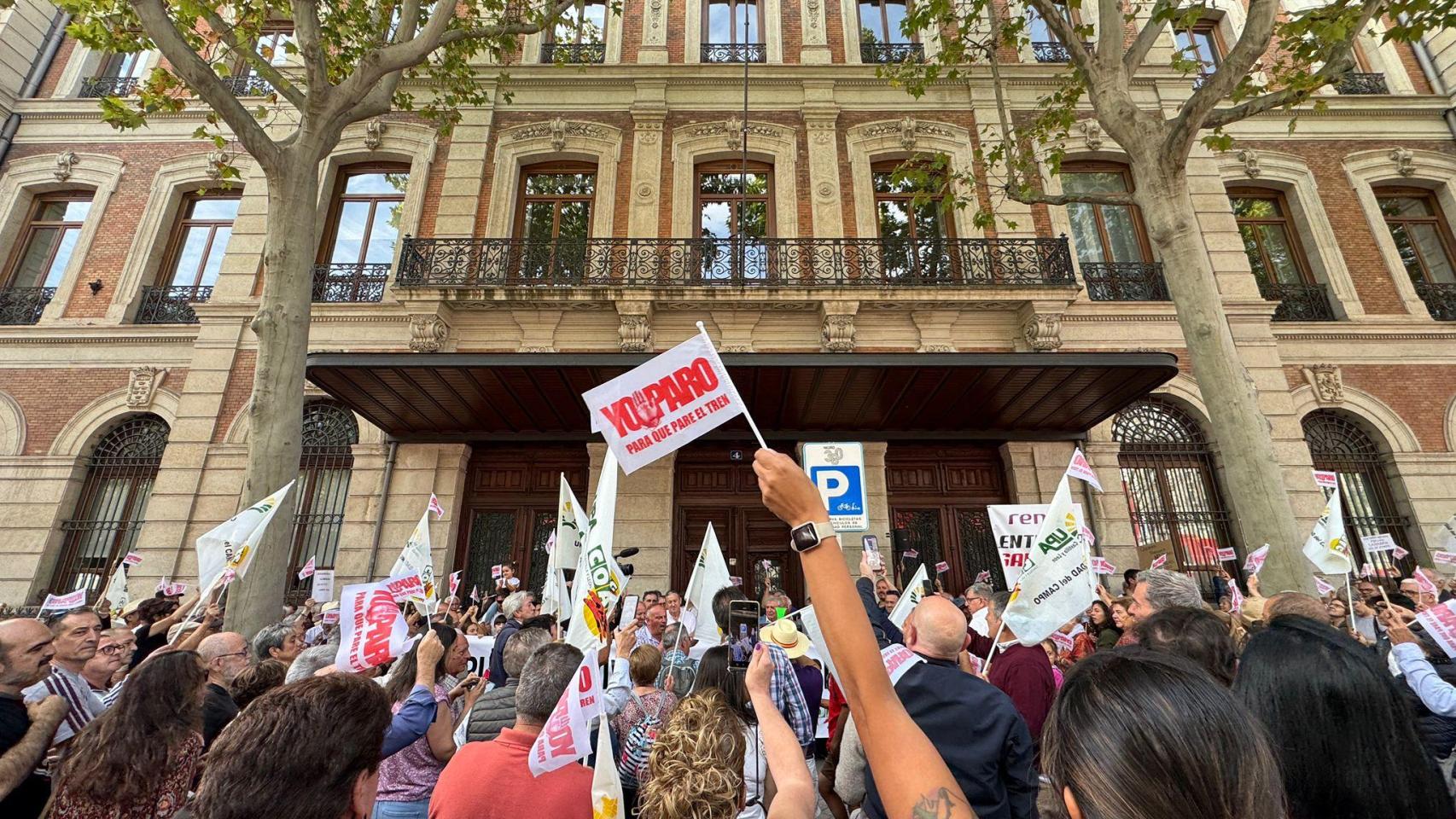 Manifestación en Madrid por la supresión de paradas de AVE en Sanabria AV