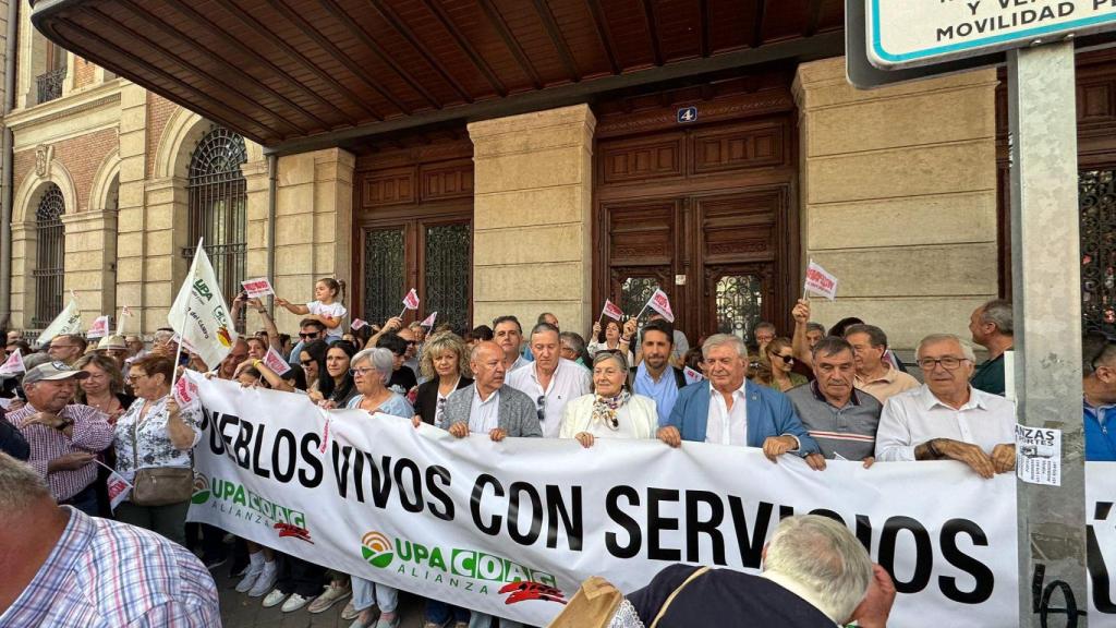 Manifestación en Madrid por la supresión de paradas de AVE en Sanabria AV