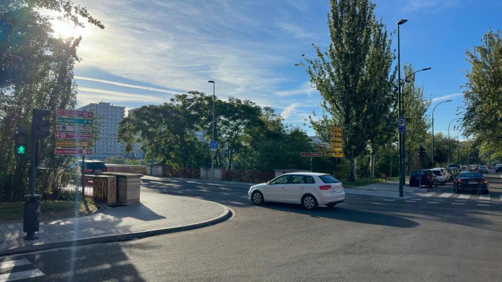 La obra de la red de calor en Huerta del Rey reducirá a un carril el tráfico de acceso al centro por el puente de Poniente