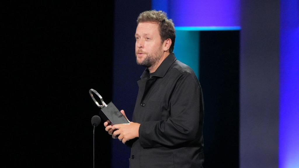 El director Joachim Lafosse recibe el Premio a la Mejor Dirección por la película 'Six Days in Spring'. Foto: Unanue / Europa Press