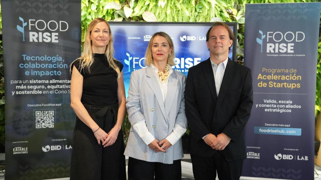 Miembros de Eatable Adventures y BID Lab en la presentación de FoodRise.