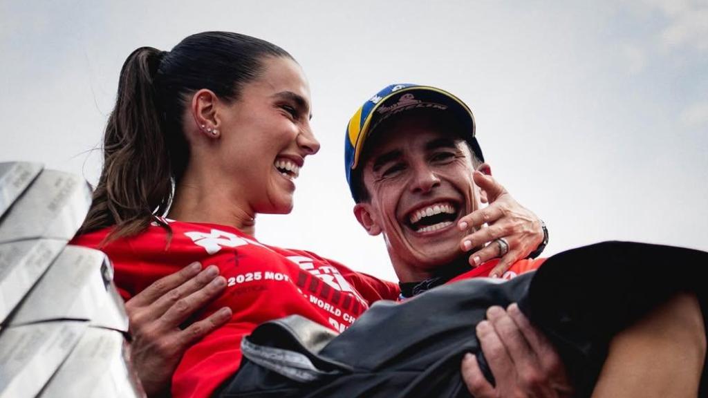 Marc Márquez y su pareja, Gemma Pinto, en una imagen de las redes sociales.