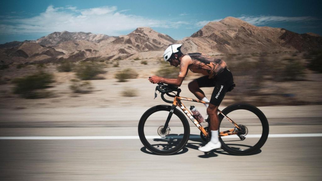 Kilian Jornet durante una etapa de 'Desert Ride' en 'State of Elevation'.