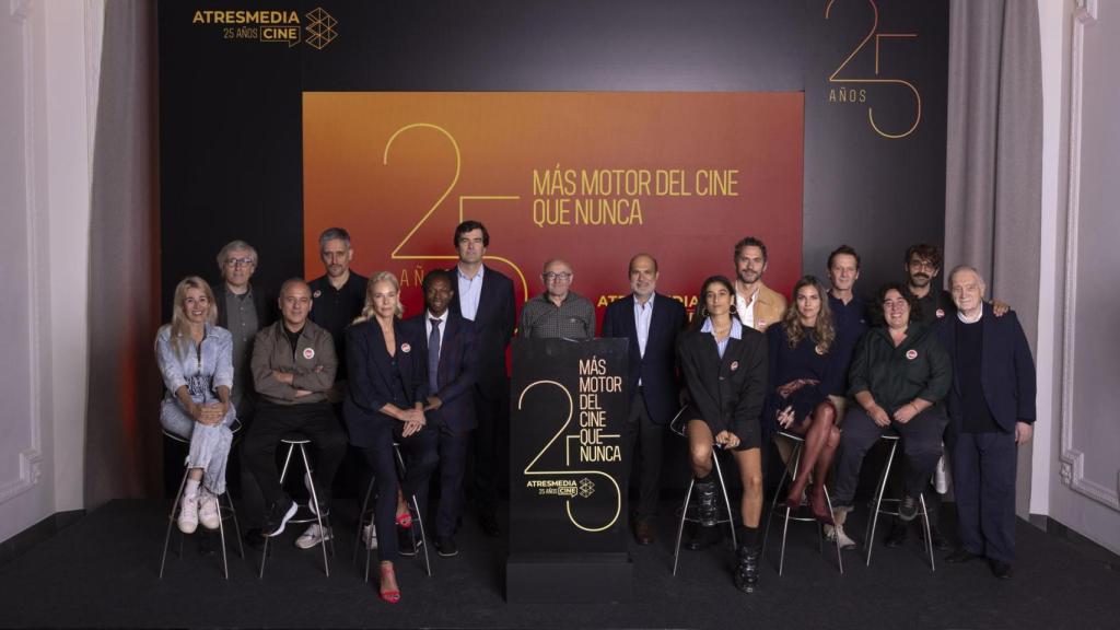 Foto de familia del 25 aniversario de Atresmedia Cine en el 73 Festival de San Sebastián.