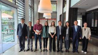 Ione Belarra, Irene Montero y Pablo Iglesias reunidos con dirigentes del Partido Comunista de China.