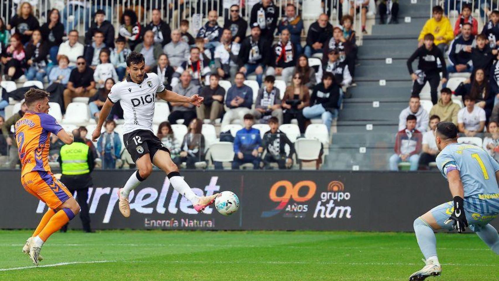 Momento del gol del segundo gol del Burgos vs. Málaga CF