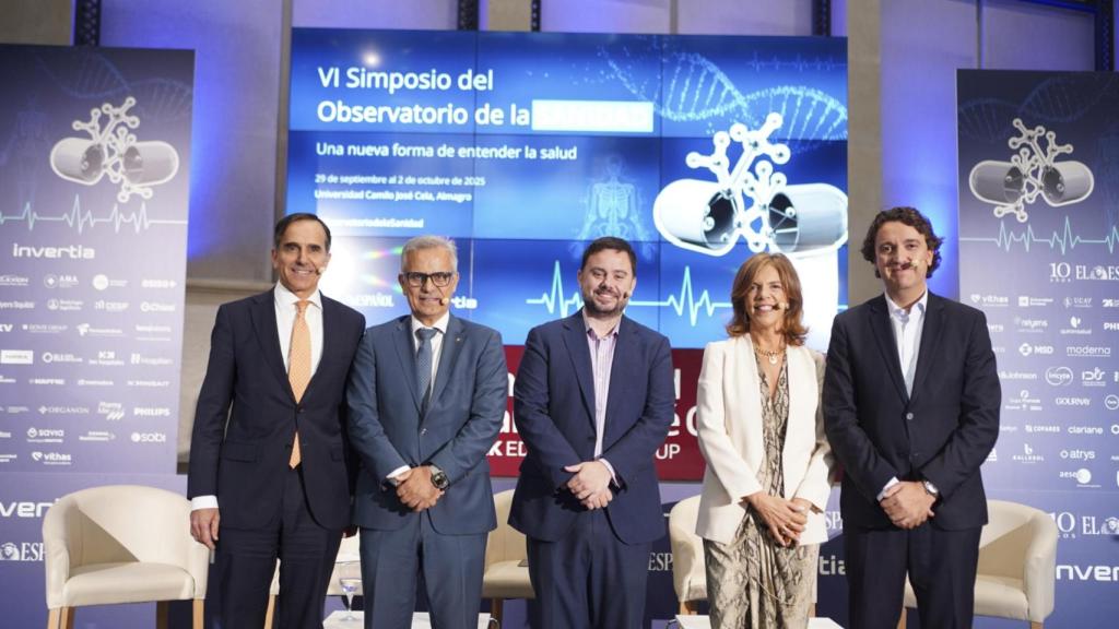 Manuel Ángel Galván, contador del Consejo General de Colegios de Farmacéuticos (CGCOF); Marta Villanueva, directora general de la Fundación IDIS; Juan Yermo, director general de FarmaIndustria y Pablo Crespo, secretario general de Fenin.