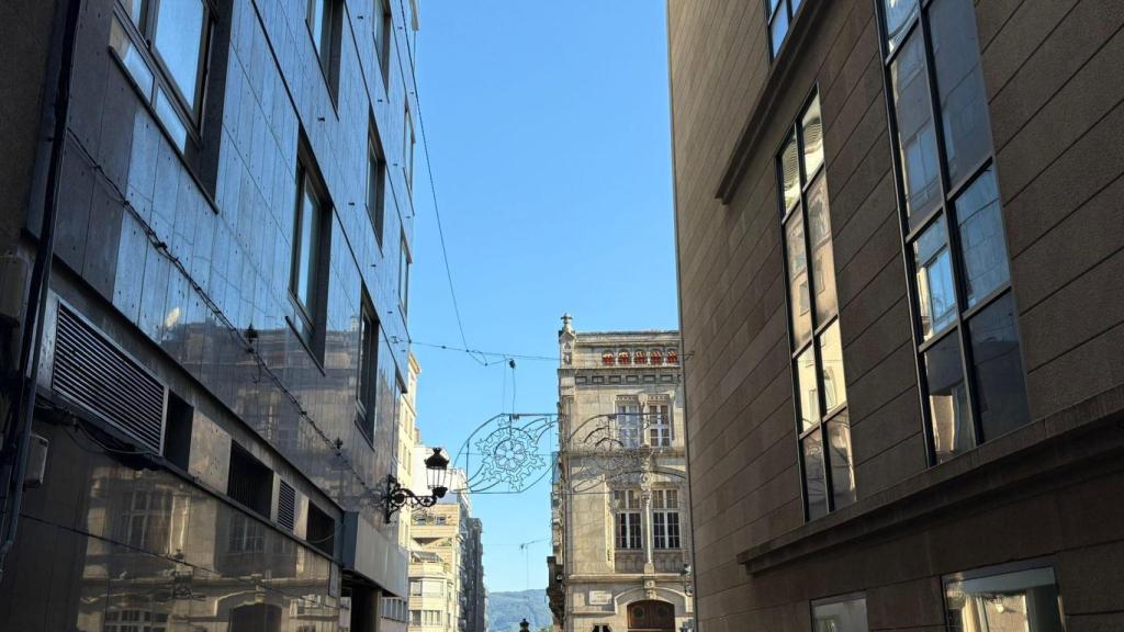 Luces de Navidad ya instaladas en el centro de Vigo.