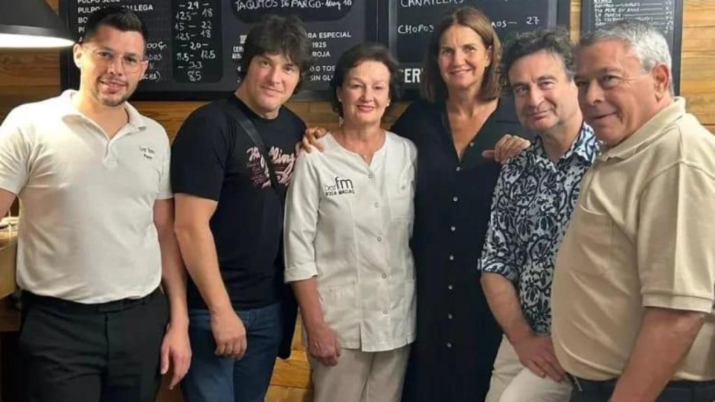 Paco, Francisco y Rosa junto a Jordi Cruz, Samantha Vallejo y Pepe Rodríguez.