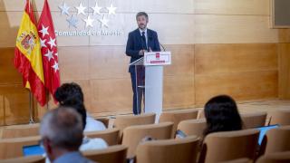 Madrid detecta 40 fallos en pulseras telemáticas y exige a Pedro Sánchez medios para atender a las mujeres afectadas