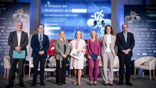 Pedro Luis Sánchez, director del Departamento de Estudios de FarmaIndustria; Emilio Fumero, director médico de España y director científico de Europa de Moderna; Natividad Calvente, directora de Public Affairs de Novartis España; Margarita Alfonsel, directora del Observatorio de Sanidad de EL ESPAÑOL-Invertia; María Costi, directora de Gestión Sanitaria y Relaciones Institucionales de AbbVie España; Carlota Gómez de la Hoz, directora ejecutiva de Asuntos Corporativos y Sostenibilidad de Hipra; y Guillermo de Juan, vicepresidente de GSK España y director en Europa de Relaciones Institucionales y Comunicación.