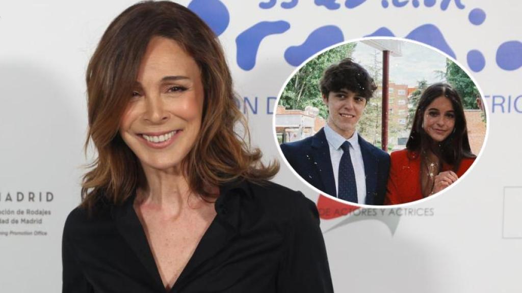 Juan y Ana, los mellizos de Lydia Bosch, junto a su madre, en un montaje de EL ESPAÑOL.