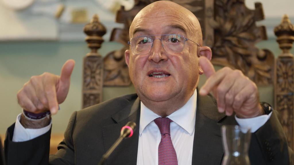 Jesús Julio Carnero en la sesión plenaria de este lunes en el Ayuntamiento de Valladolid