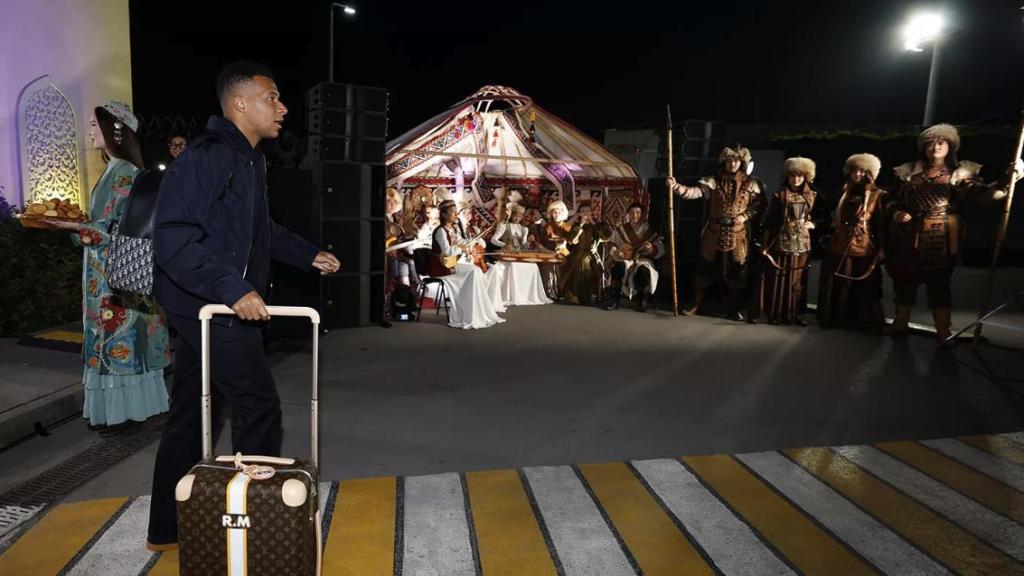 Mbappé, en la llegada del Real Madrid a Almaty