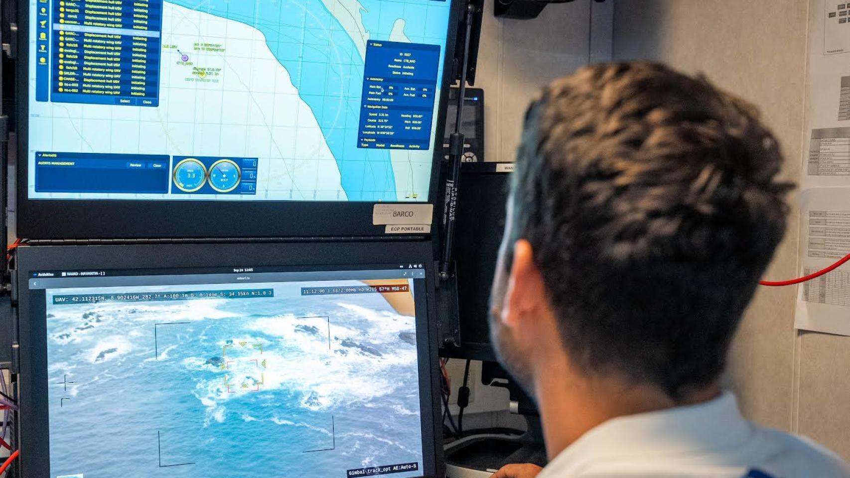 El NAIAD desplegado en tierra recibía información en tiempo real desde el SCOMBA del buque Cantabria a través de comunicaciones vía satélite de Hisdesat.