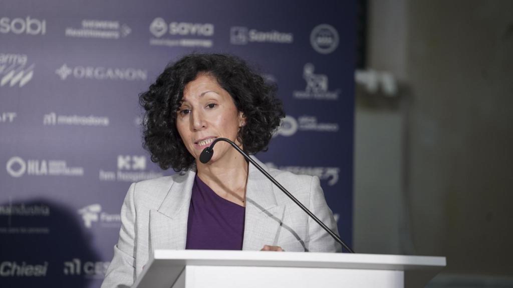Teresa Chavarría, experta nacional destacada en la Comisión Europea de la Autoridad de Preparación y Respuesta ante las Emergencias Sanitarias (HERA) durante su intervención en el VI Simposio del Observatorio de la Sanidad, organizado por EL ESPAÑOL e Invertia.