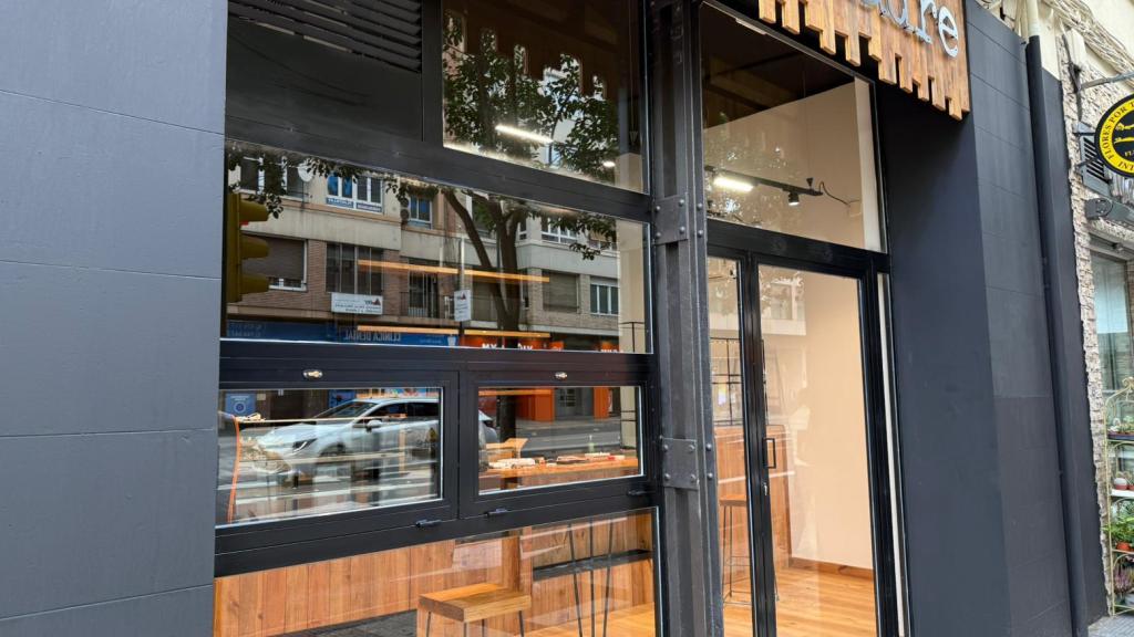 Fachada exterior de la nueva panadería.