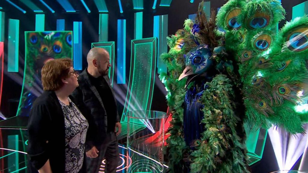 ‘Tesoro o cacharro’ puso precio al traje de Pavo Real de ‘Mask Singer’.