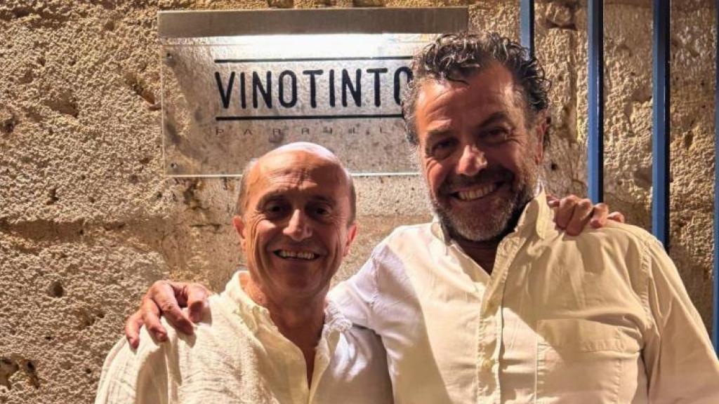 Pepe Viyuela junto a Óscar Garrote, dueño del restaurante Vinotinto