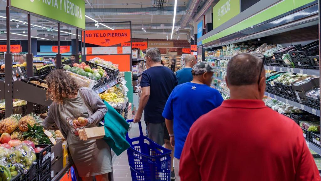 Interior de una tienda Aldi.