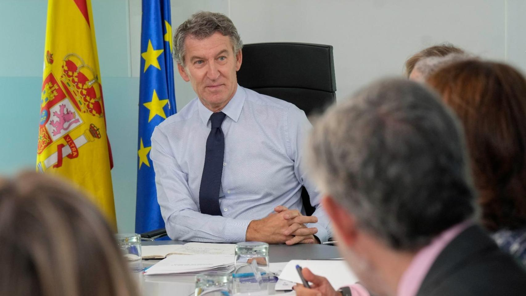 Alberto Núñez Feijóo, presidente del PP, reunido con el Comité de Dirección, este lunes en la sede de Génova.