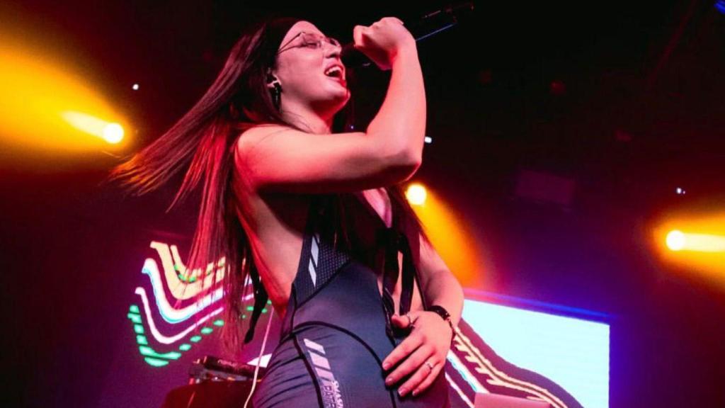 Sofía Gabanna durante un concierto