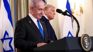 El presidente estadounidense, Trump, se reúne con el primer ministro israelí, Netanyahu, en la Casa Blanca en Washington.