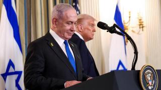 El presidente estadounidense, Trump, se reúne con el primer ministro israelí, Netanyahu, en la Casa Blanca en Washington.