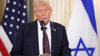 El presidente de Estados Unidos, Donald Trump, habla durante una conferencia de prensa.