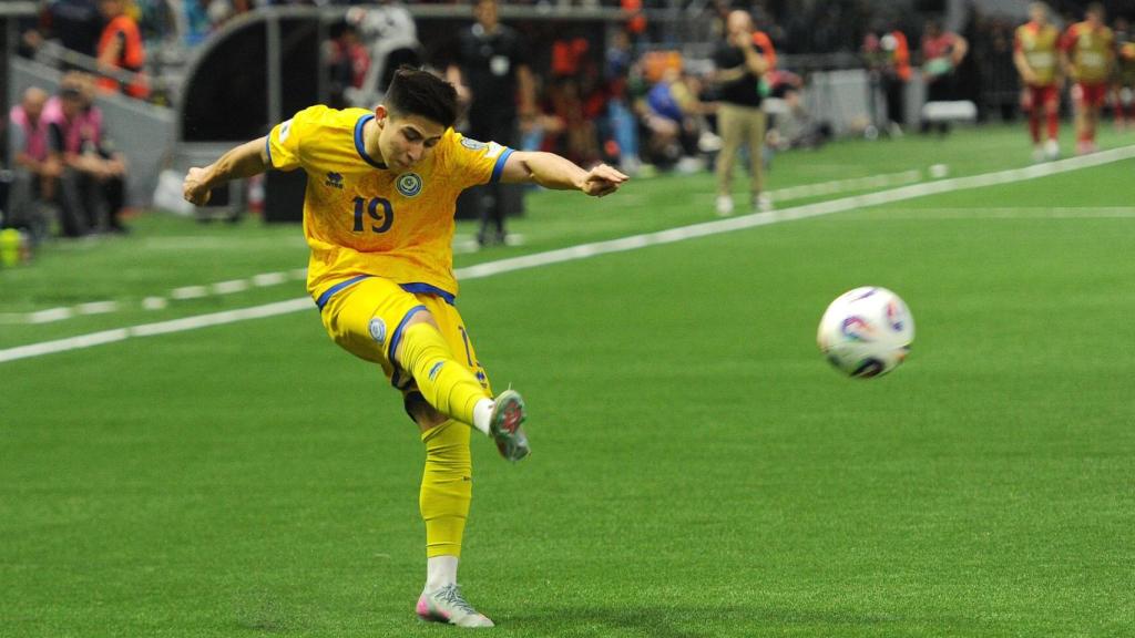 Dastán Satpáyev, durante un partido con el Kairat Almaty