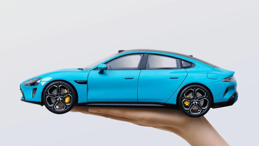 Modelo en miniatura del Xiaomi SU7