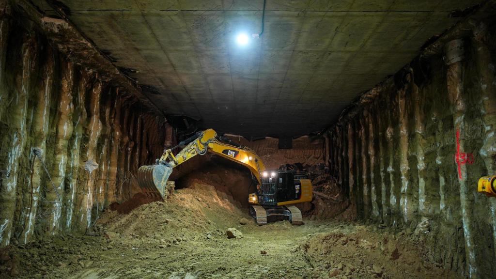 Construcción del túnel en la A-5.