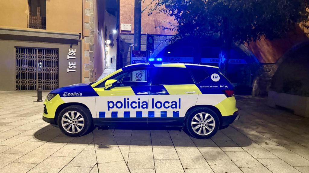 El único vehículo policial municipal disponible durante las noches.