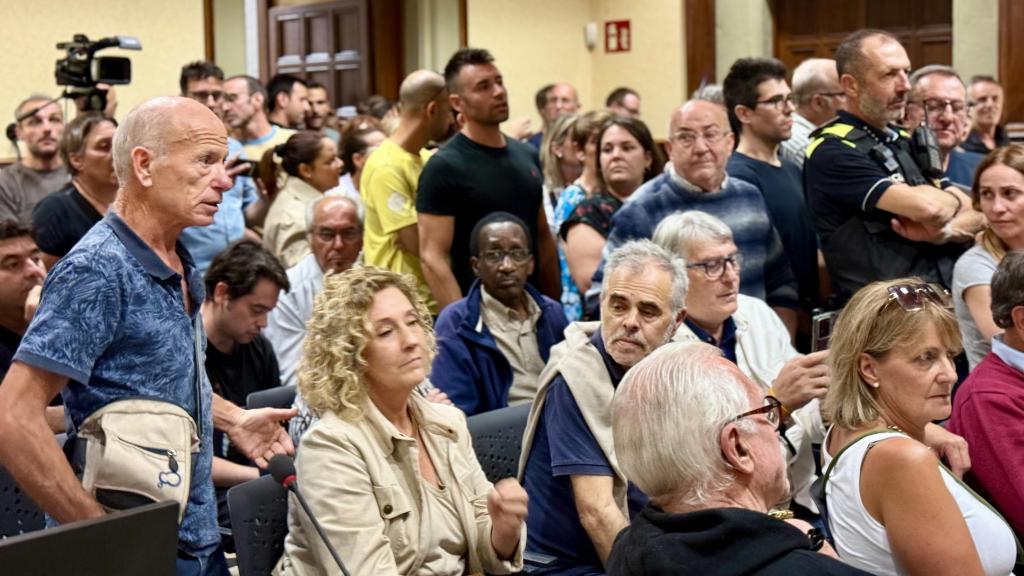 El pleno fue intervenido durante poco más de una hora, en la que se debatieron algunos puntos pero difícilmente se llegó a un consenso.