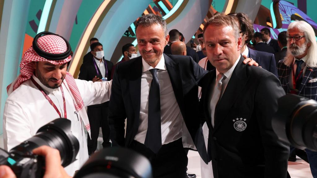 Luis Enrique y Hansi Flick, en el sorteo del Mundial de Qatar 2022, en Doha