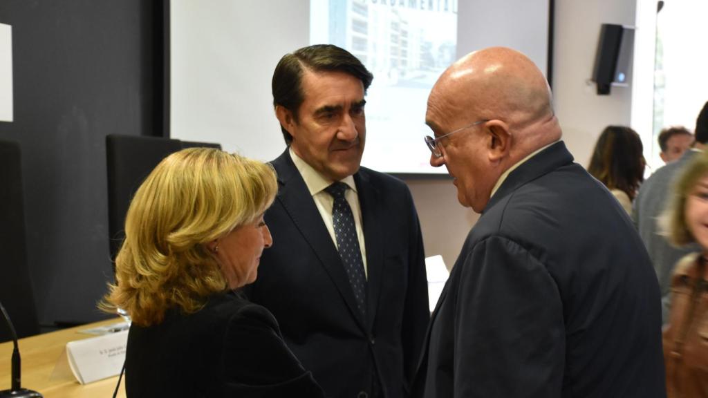 Juan Carlos Suárez-Quiñones, junto a la presidenta del TSJCyL, Ana del Ser, y el alcalde de Valladolid, Jesús Julio Carnero