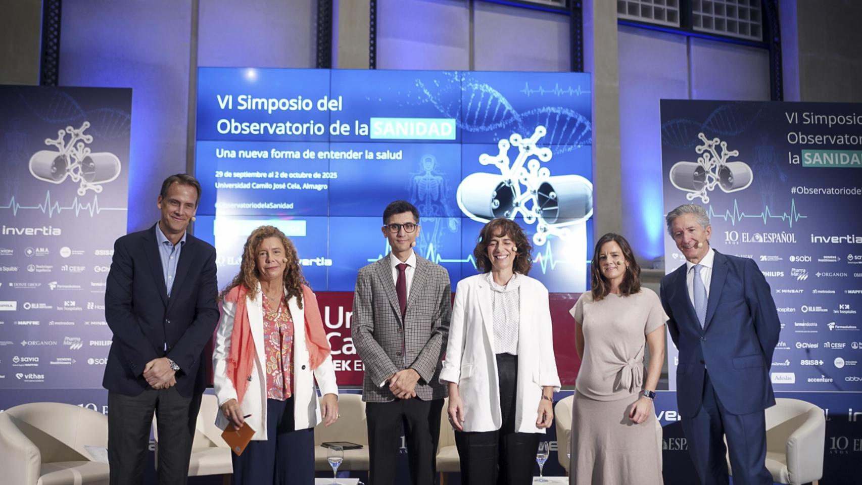 De izquierda a derecha; Luis Nudelman, director médico de AbbVie España; Reyes Calzada Bau, directora médica de Sobi Iberia; Marcos Domínguez,  redactor de Ciencia y Salud de EL ESPAÑOL; Yolanda Martínez, directora de Operaciones Clínicas para España y Portugal de Bristol Myers Squibb (BMS); Teresa Arias, responsable de Colaboraciones Médicas de Siemens Healthineers; y Jesús San Miguel, consultor senior del Cancer Center de la Clínica Universidad de Navarra y exdirector de Medicina Clínica y Traslacional de la Universidad de Navarra; en la segunda jornada del VI Observatorio de la Sanidad 'Una nueva forma de entender la salud'.