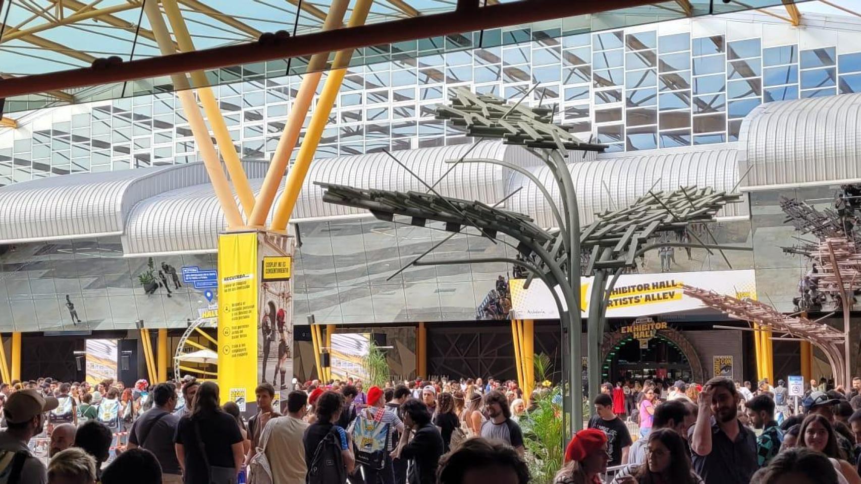 Espacio entre halls del FYCMA durante la SDCC Málaga 2025