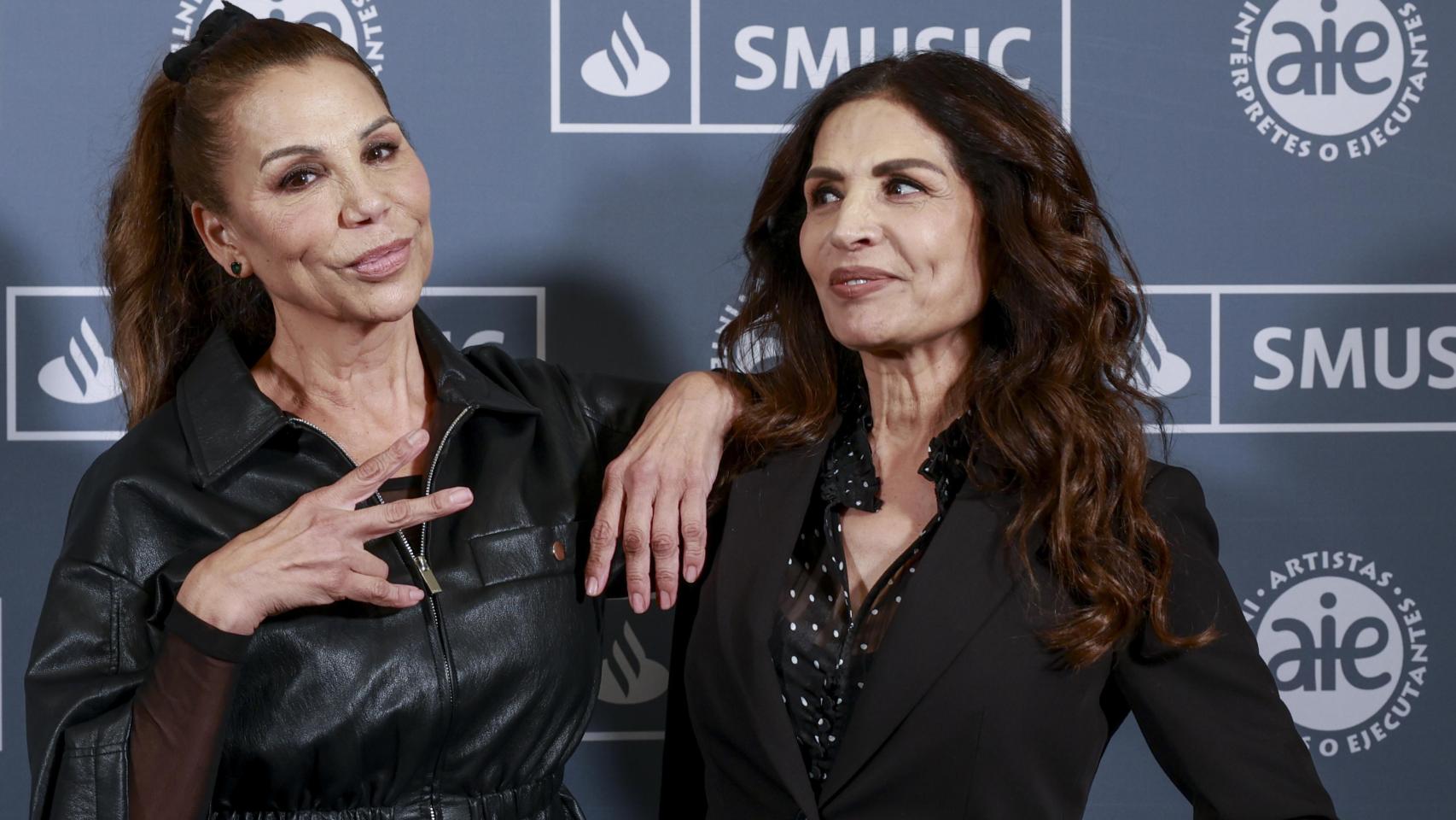 Toñi y Encarna Salazar.