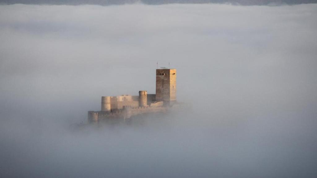 El Castillo de Biar, un día con niebla.