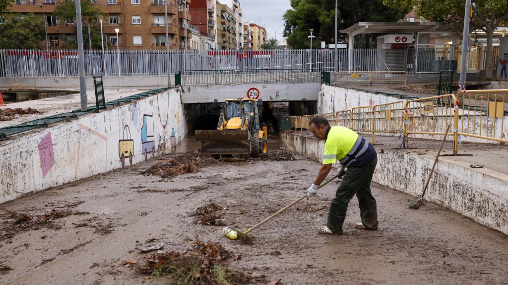 Limpieza del barranco de La Saleta en Aldaia (Valencia). Efe / Biel Aliño