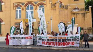 Sanitarios de Málaga concentrados en contra del Estatuto Marco.
