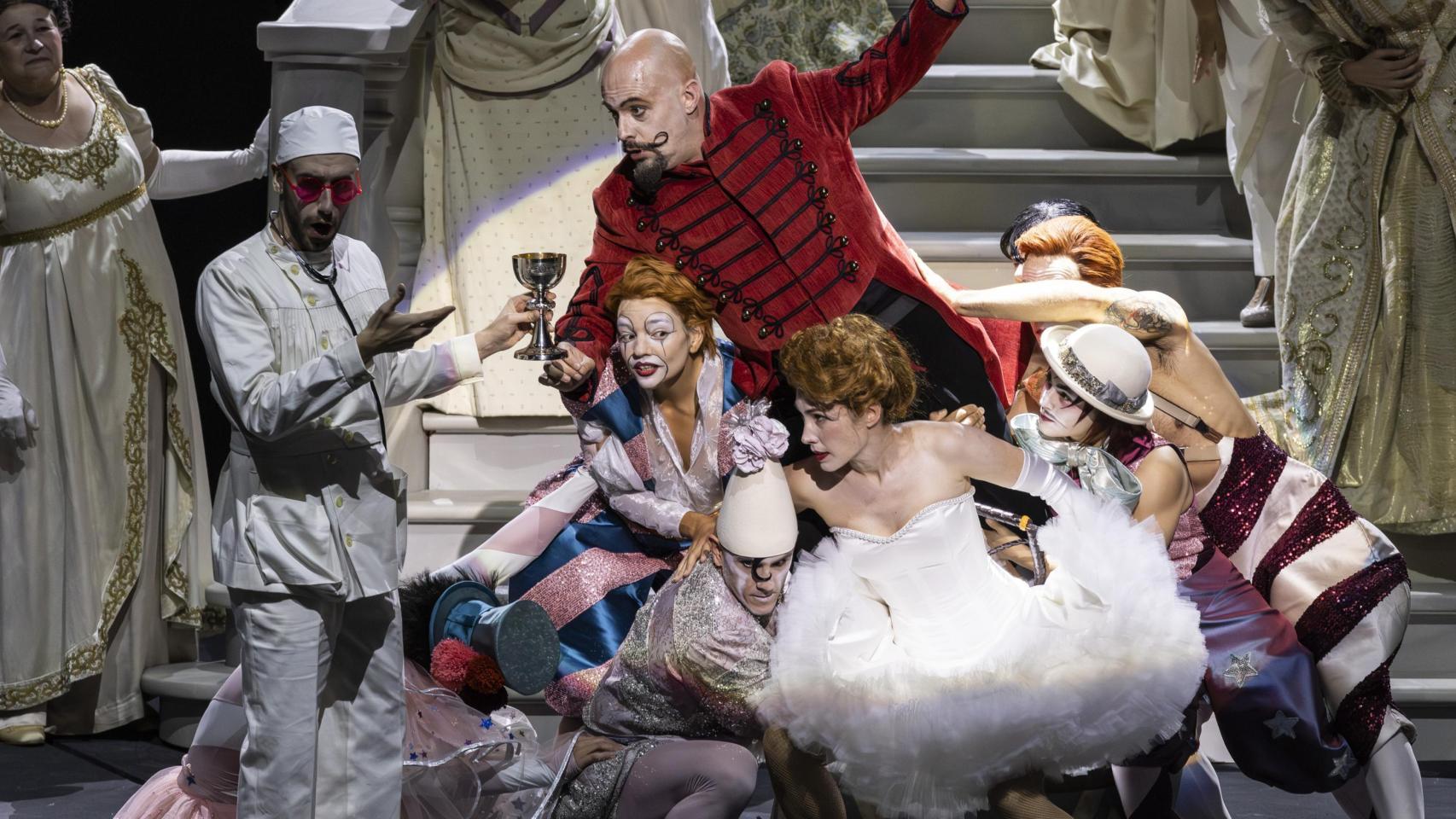 Un momento del 'Faust' de Johannes Erath. Foto: Miguel Lorenzo / Mikel Ponce / Les Arts