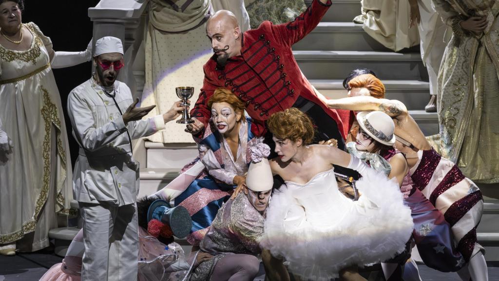 Un momento del 'Faust' de Johannes Erath. Foto: Miguel Lorenzo / Mikel Ponce / Les Arts