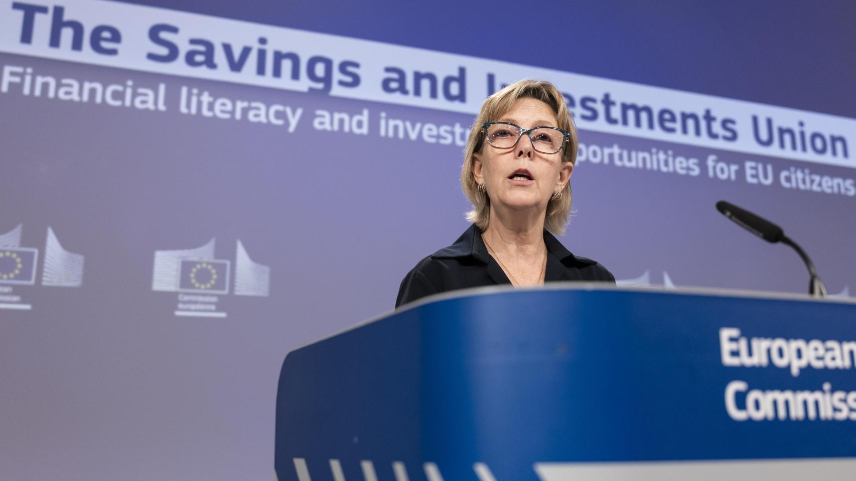 La comisaria de Servicios Financieros, Maria Luís Alburquerque, durante la rueda de prensa de este martes en Bruselas