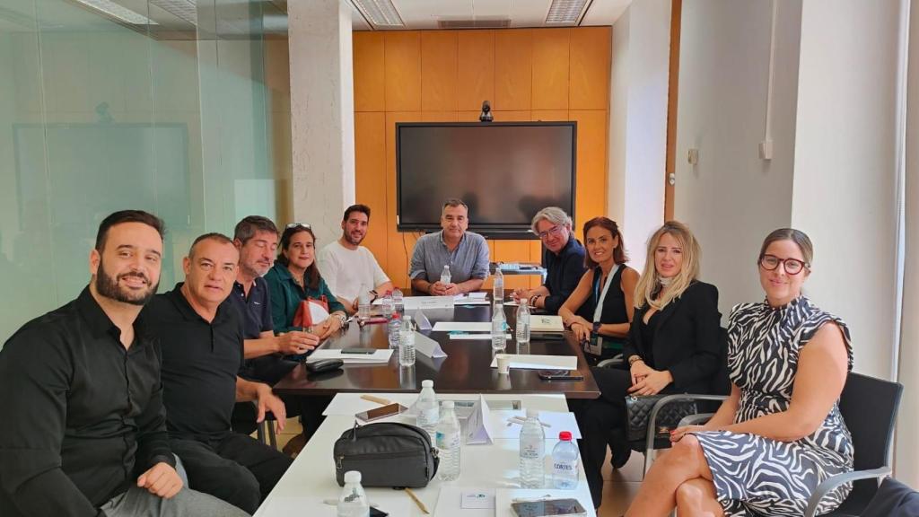 Representantes de los sectores estratégicos de Alicante durante una reunión.