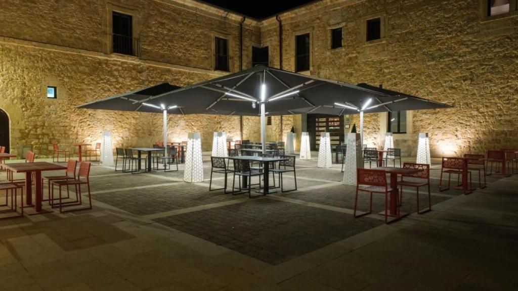 Patio interior del Castilla Termal Monasterio de Valbuena.