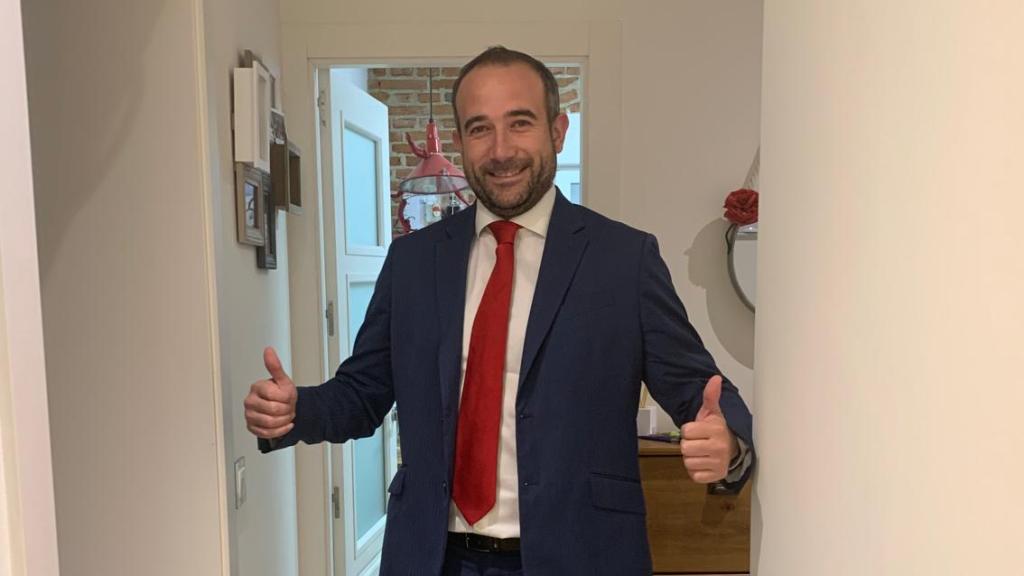 Jesús cuando trabajaba en un banco en Madrid.