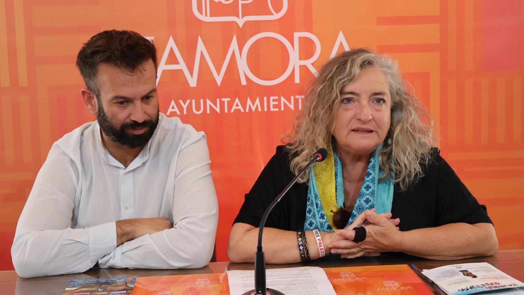 David Gago y Auxiliadora Fernández durante la presentación de Zamora Orgullosa